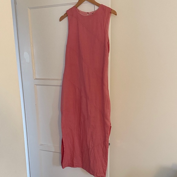 Elegant Pink Sleeveless Dress - Picture 1 of 2